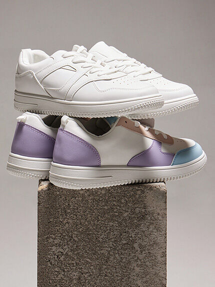 zapatos blancos