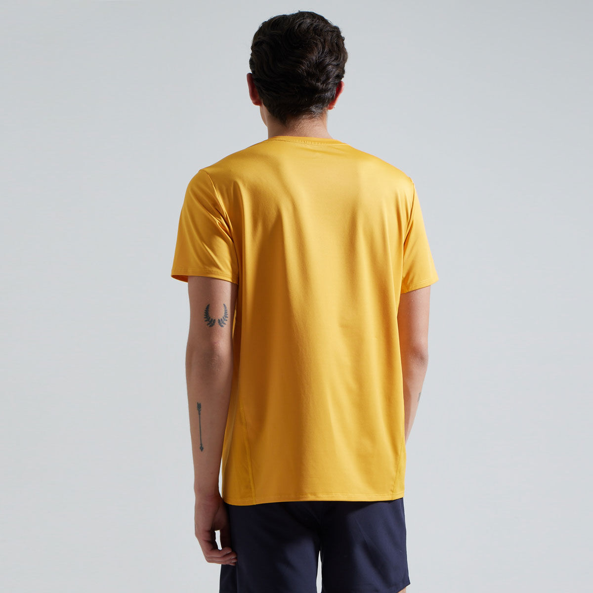 Camiseta Deportiva Con Cortes compra online OSTU