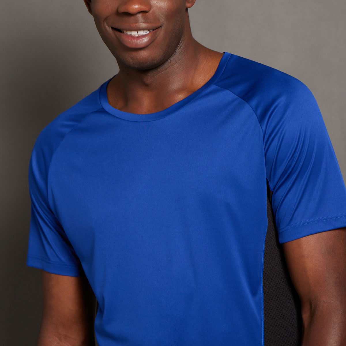 Camisetas con escote para hombre sale