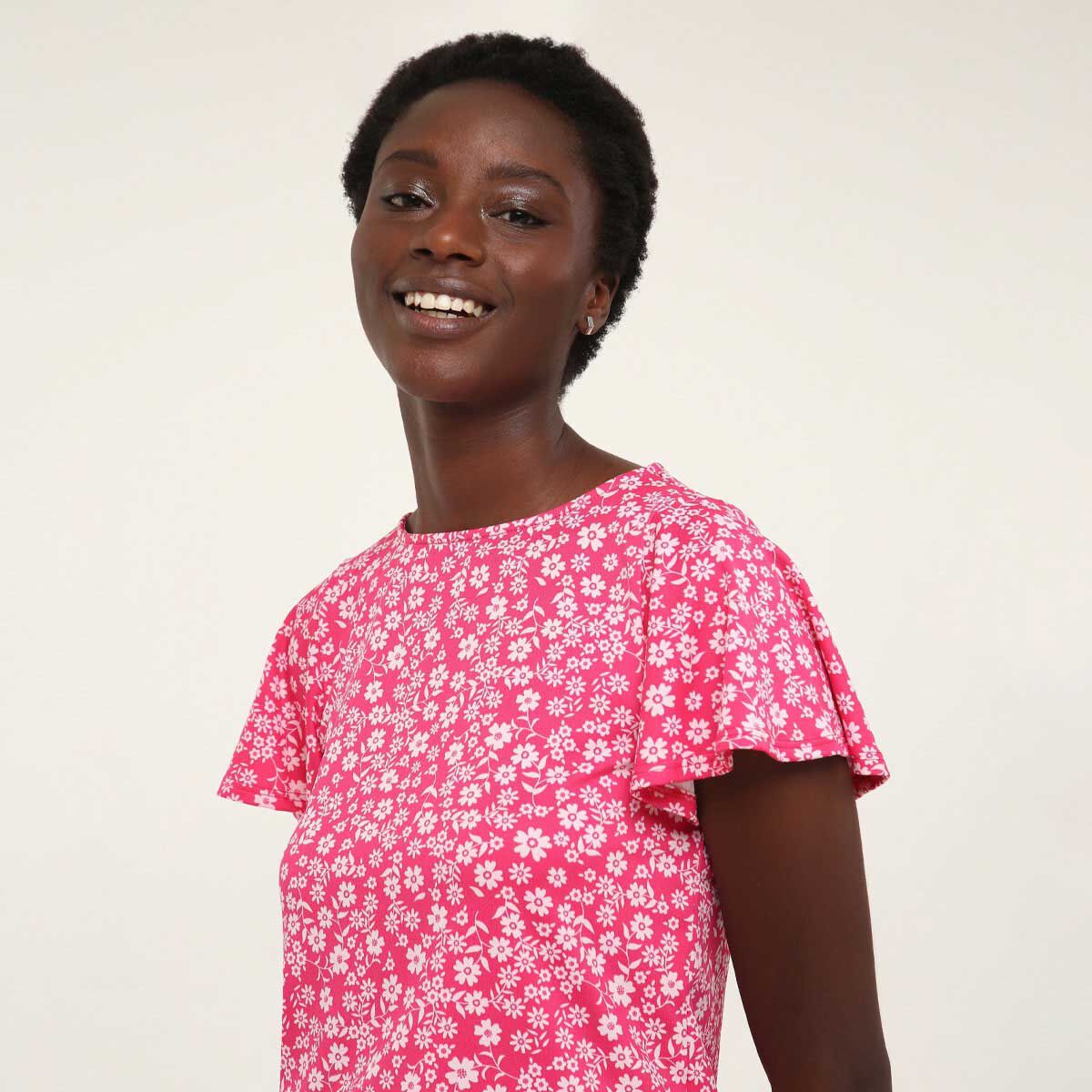 Camiseta Con Estampado De Flores compra online OSTU