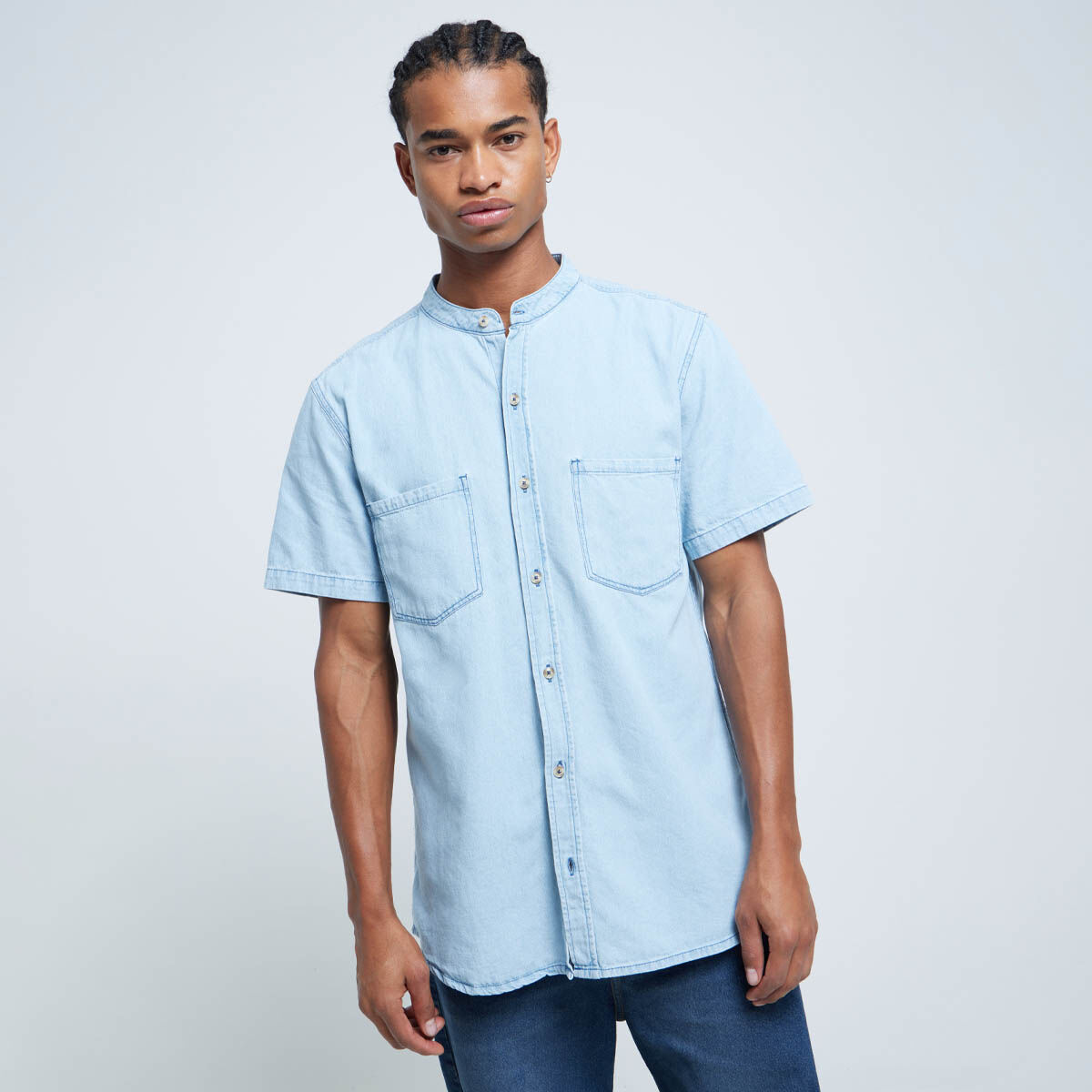 Camisa blanca y azul hombre 2025