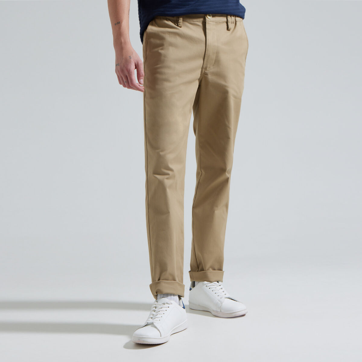 Pantalon Tipo Chino Con Bolsillos