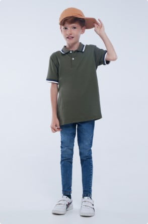 Niño con ropa outlet